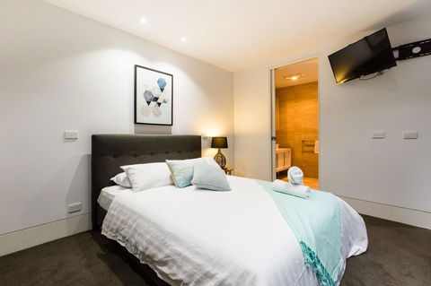 RenÃ©e - Beyond A Room Private Apartments - Sydney 4u 18