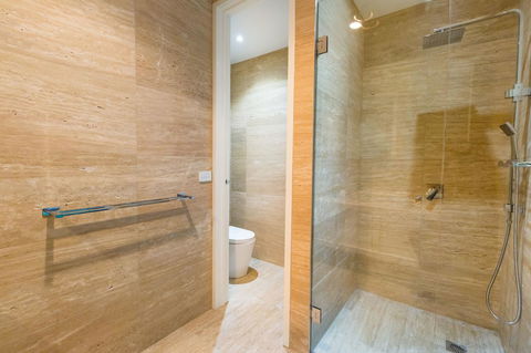 RenÃ©e - Beyond A Room Private Apartments - Sydney 4u 9