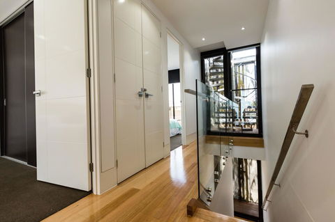 RenÃ©e - Beyond A Room Private Apartments - Sydney 4u 5