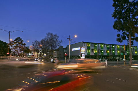 Melbourne's Princes Park Hotel - Sydney 4u 7