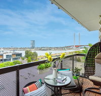 Water views Lovely 2BRs free tram zone close to everything - Accommodation Sydney
