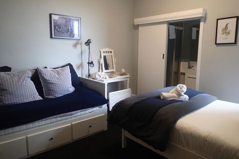The Bischoff Hotel - Sydney 4u 1