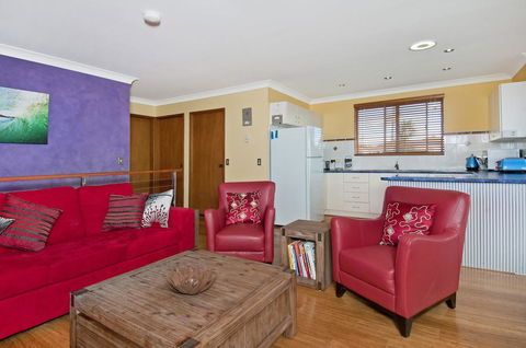 THE BOARDROOM ON BANKSIA - 11 Banksia Ave Bonny Hills - Accommodation Sydney 0