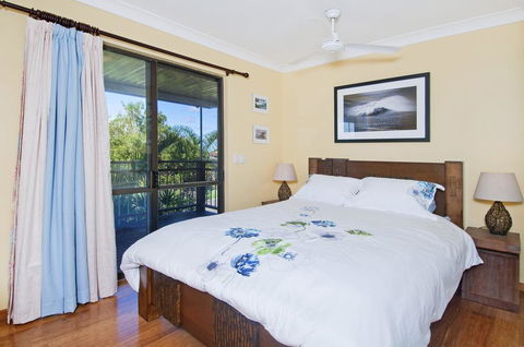 THE BOARDROOM ON BANKSIA - 11 Banksia Ave Bonny Hills - Accommodation Sydney 3