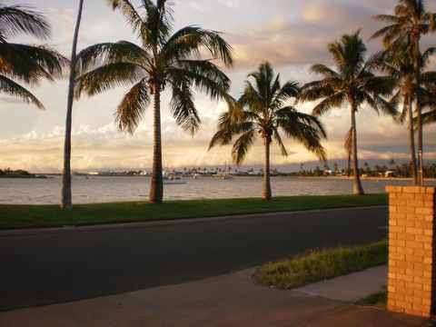 The Carnarvon Luxury Canal Home - Sydney 4u 1
