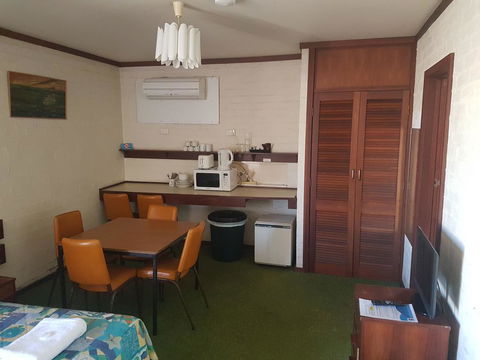 The Club Hotel - Sydney 4u 1