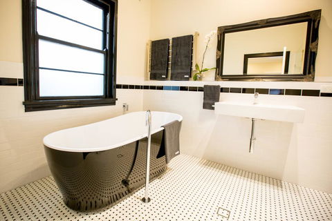 The Commercial Boutique Hotel - Sydney 4u 1