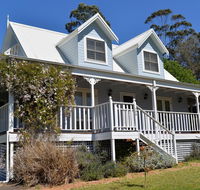 The Doll's House - Charming 2 bedroom cottage just a short walk from the village - Sydney 4u