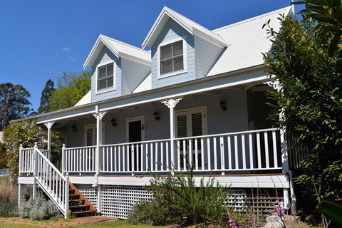 The Doll's House - Charming 2 Bedroom Cottage Just A Short Walk From The Village - Sydney 4u 1