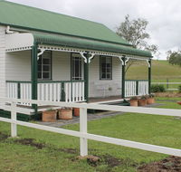 The Dollhouse Cottage - Accommodation Sydney