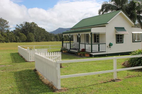 The Dollhouse Cottage - Accommodation Sydney 2