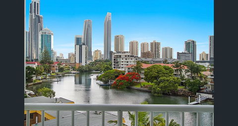 The Emerald Surfers Paradise - Accommodation Sydney 1