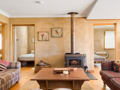 The Farmhouse - Grape Vines And Rolling Green Hills - Sydney 4u 2
