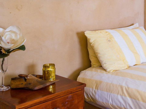 The Farmhouse - Grape Vines And Rolling Green Hills - Sydney 4u 3