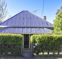 The Grey House - Sydney 4u