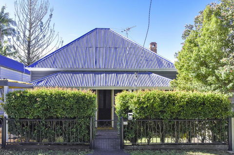 The Grey House - Sydney 4u 0