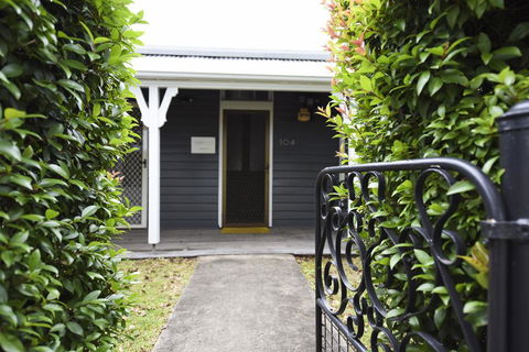 The Grey House - Sydney 4u 2