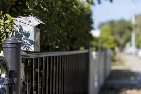 The Grey House - Sydney 4u 1