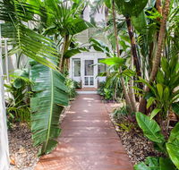 The Lakehouse in Raffetys Resort - Sydney 4u