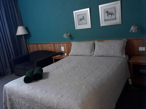 The Moe Motor Inn - Sydney 4u 1