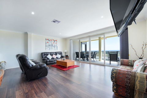 The Oasis - 6 Turnberry Drive, Links Lady Bay - Sydney 4u 1