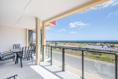 The Oasis - 6 Turnberry Drive, Links Lady Bay - Sydney 4u 0