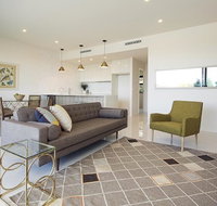 The Princess Bride - Executive 3BR Bulimba Apartment with Balcony in Central Location - Accommodation Sydney