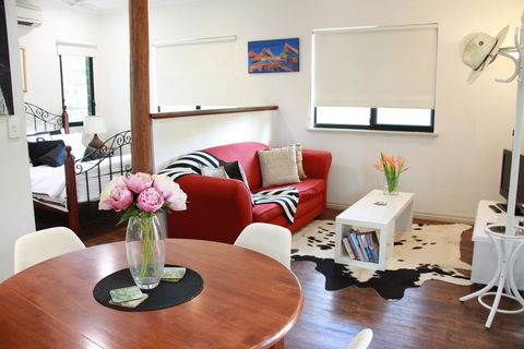 The Quarters Self Contained Bungalow - Accommodation Sydney 2