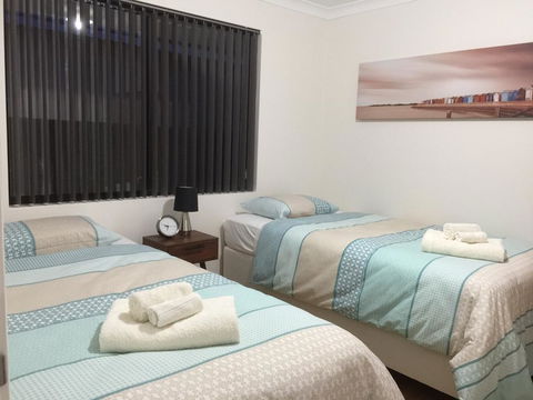 The Royal Dolphin Holiday Home - Sydney 4u 2