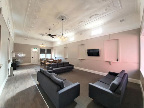 The Royal Hotel - Sydney 4u 2
