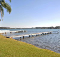 The Studio on the Lake  Fishing Point Lake Macquarie - honestly put the line in and catch fish - Accommodation Sydney