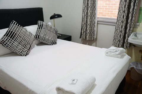 The Tamworth Hotel - Sydney 4u 2