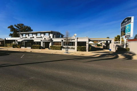 The Town House Motor Inn - Sydney 4u 0