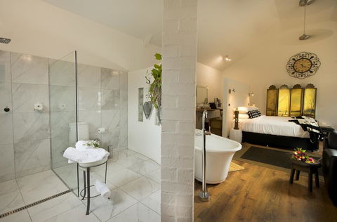 The Villa - Sydney 4u 3