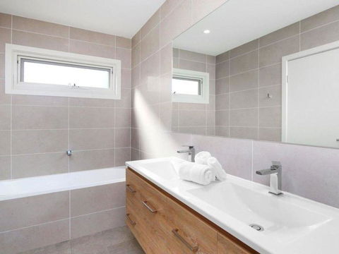 The Wharf House - Budgewoi - Sydney 4u 3