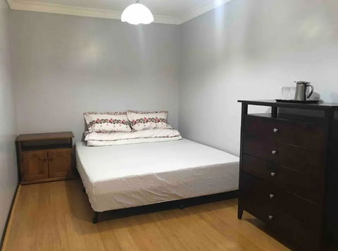 Thomastown Antique House En-suite Room - Accommodation Sydney 0