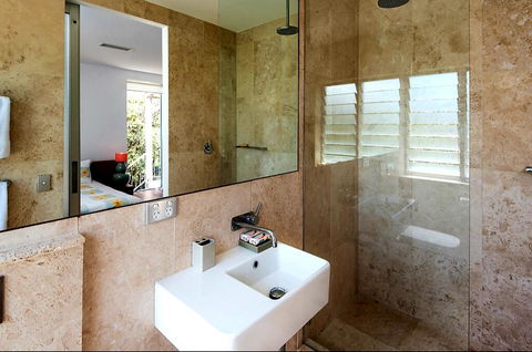 Three Bays Coolum - Sydney 4u 1