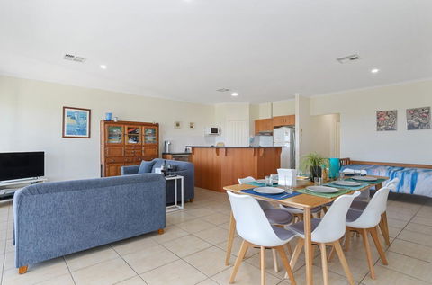 Ticky's Dream - 18 Turnberry Drive - Sydney 4u 3