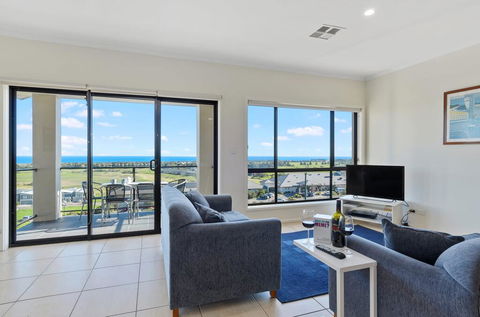 Ticky's Dream - 18 Turnberry Drive - Sydney 4u 2