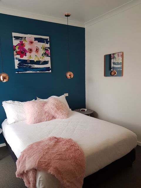 Town House Motor Inn Young - Sydney 4u 0