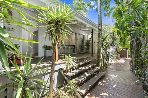 Tranquil & Tropical, Sunshine Beach - Sydney 4u 2