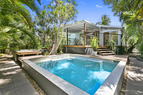 Tranquil & Tropical, Sunshine Beach - Sydney 4u 0