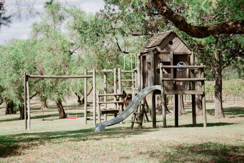 Tranquil Vale Vineyard - Sydney 4u 1
