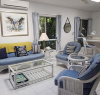 Trinity Beach POOLSIDE Apartment - Accommodation Sydney