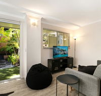 Tropical Townhouse With Two Courtyards and Pool - Sydney 4u