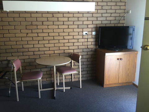 Tudor House Motel - Sydney 4u 1