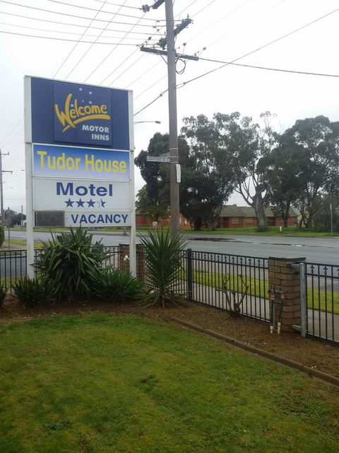 Tudor House Motel - Sydney 4u 3
