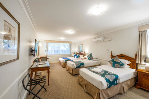Twin Towers Inn - Sydney 4u 1