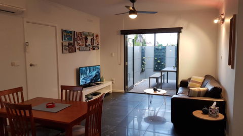 Two Bedroom Garden Apartment - Sydney 4u 2