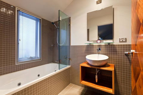 TWOFOURTWO Boutique Apartments - Sydney 4u 2